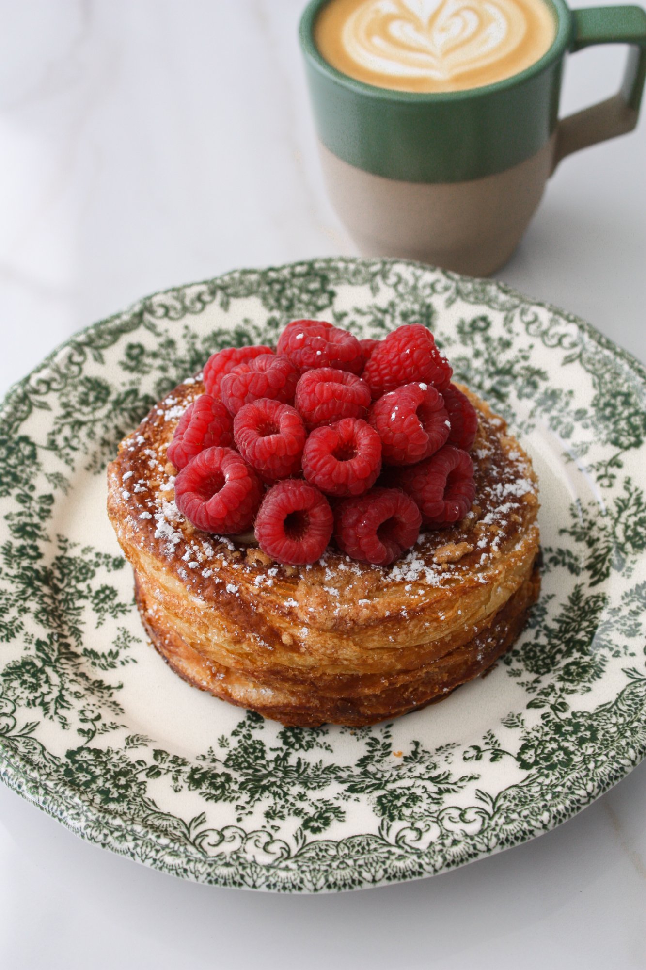 Raspberry mille-feuille with latte